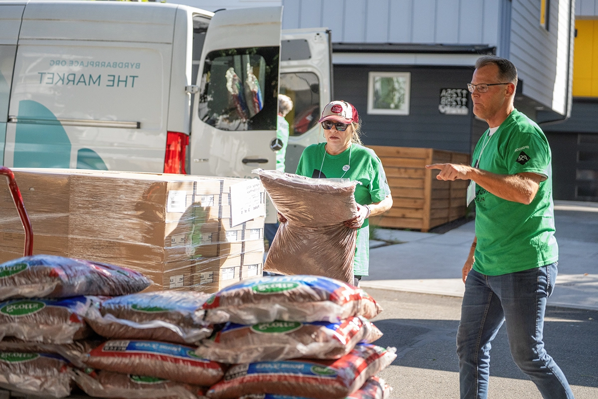 Restoring Dignity: U2030 Volunteers Serve Seattle’s Community at Byrd Barr Place